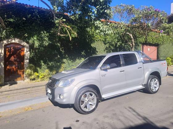 TOYOTA HILUX 2.7 SRV 4X4 CD 16V FLEX 4P AUTOMÁTICO TOYOTA HILUX 2.7 SRV 4X4 CD 16V FLEX 4P AUTOMÁTICO